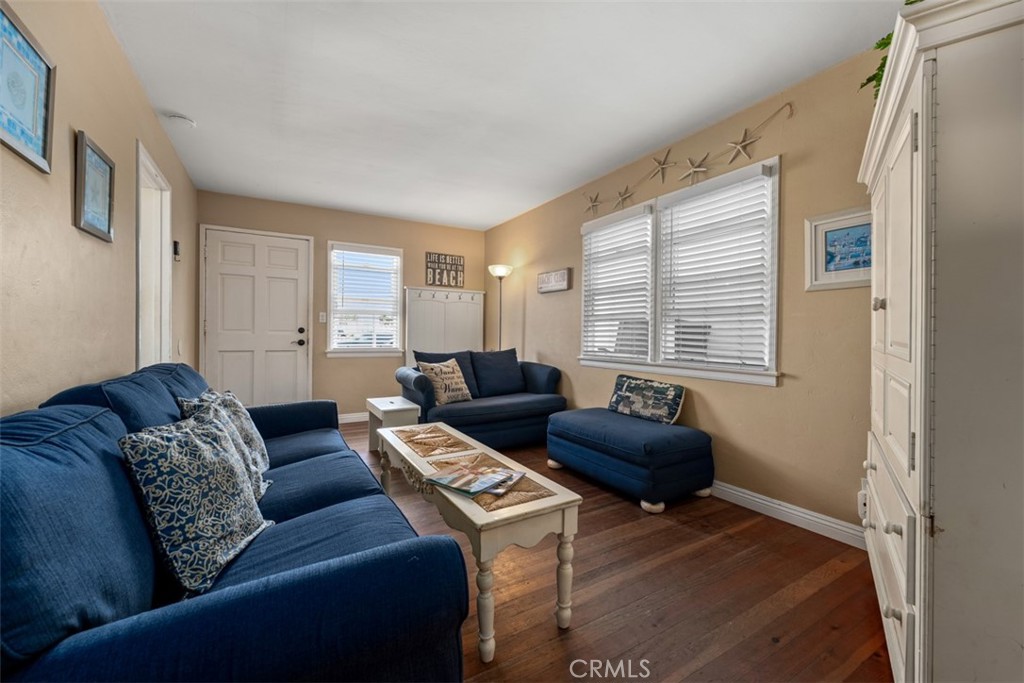 1527 W Balboa