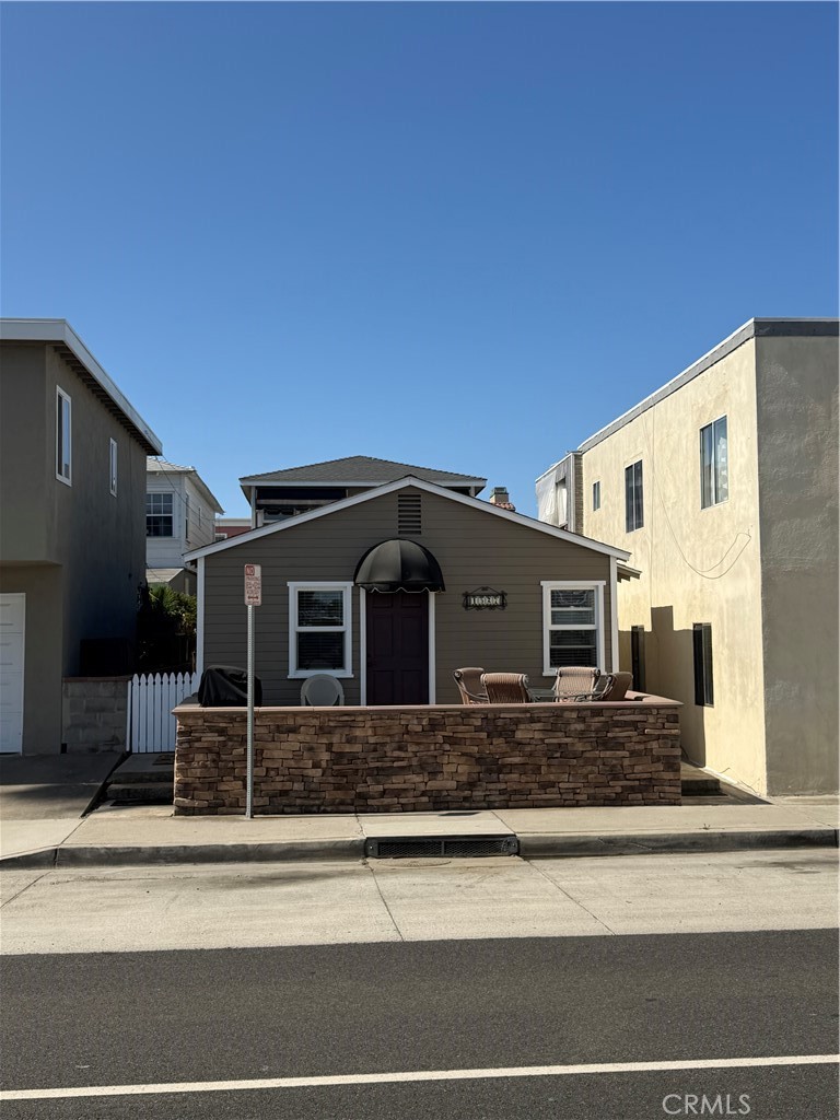 1527 W Balboa