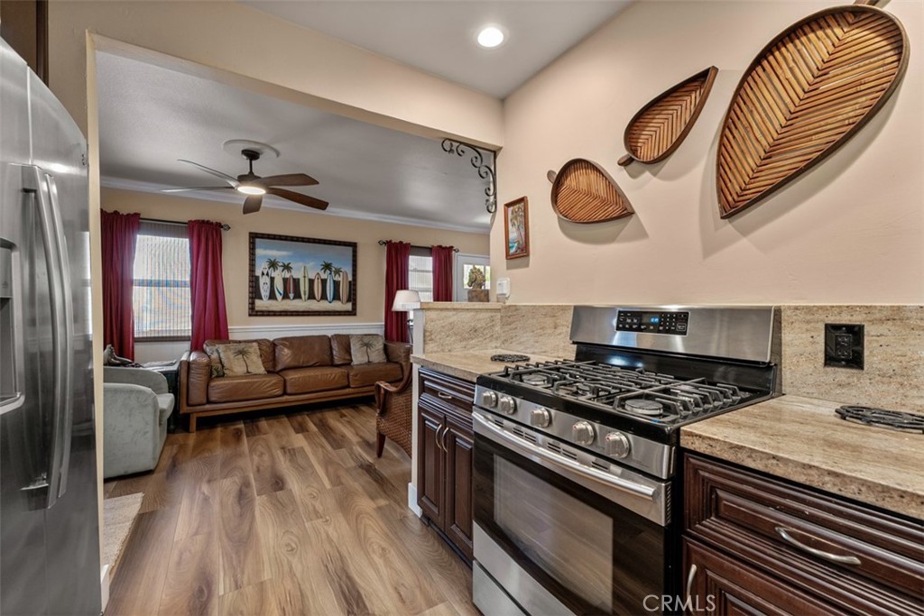 1527 W Balboa