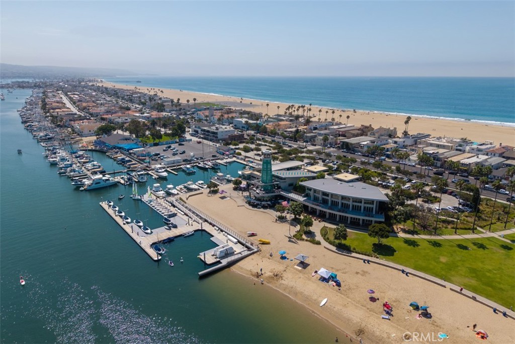 1527 W Balboa