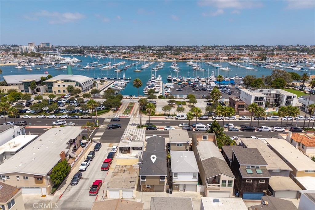 1527 W Balboa
