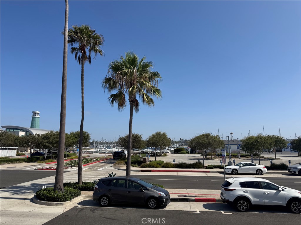 1527 W Balboa