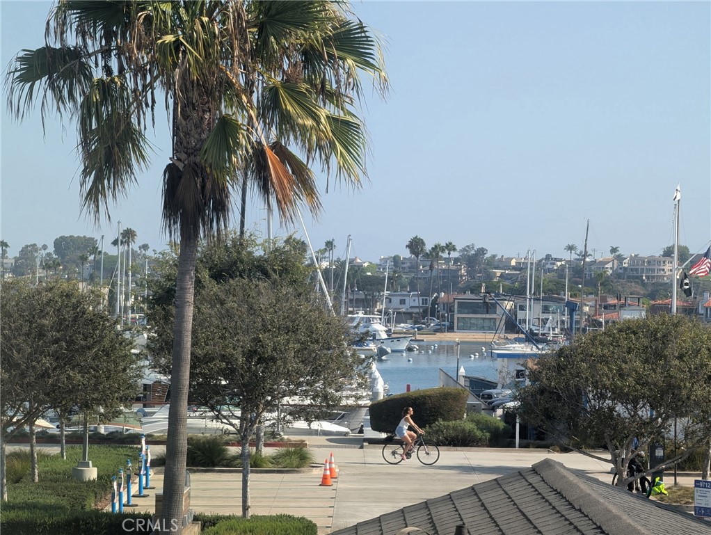 1527 W Balboa