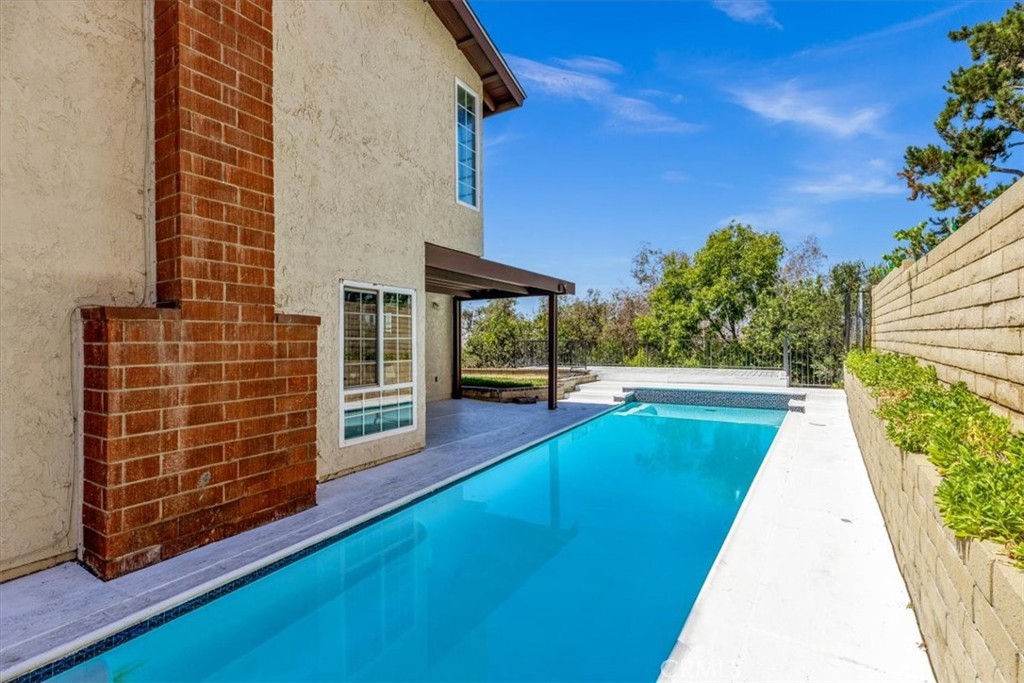 3315 Hawkwood