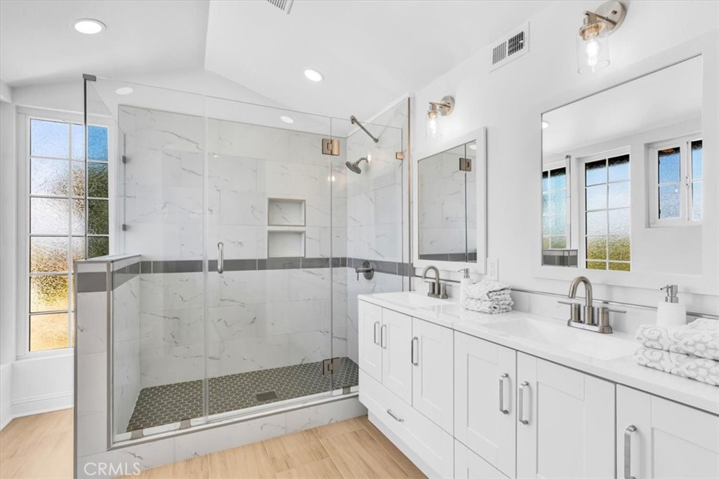 3315 Hawkwood