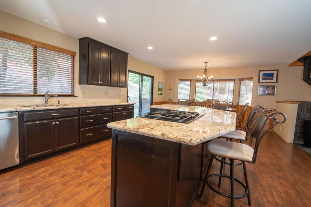1265 Spring Valley Way