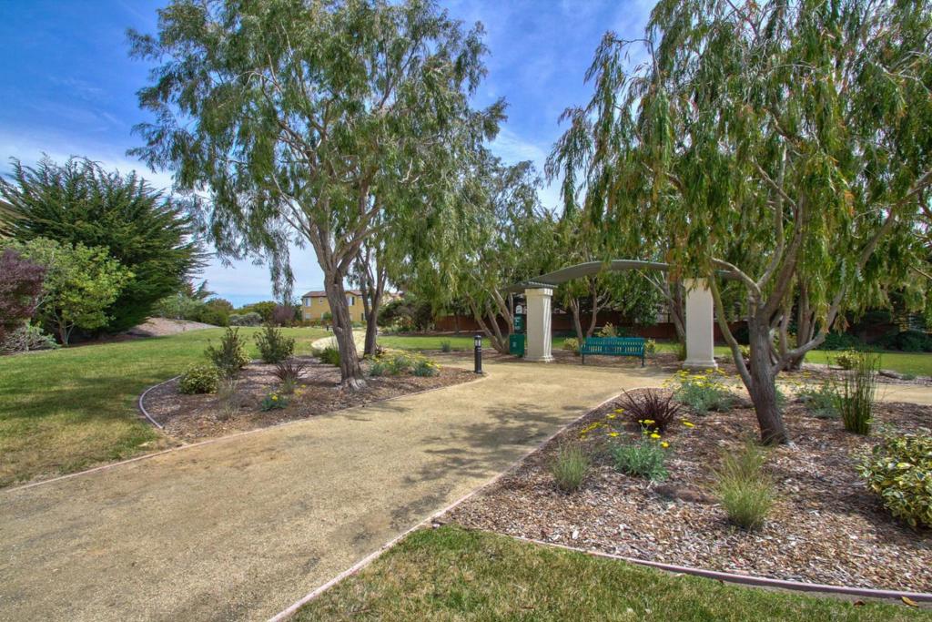 4560 Peninsula Point Drive