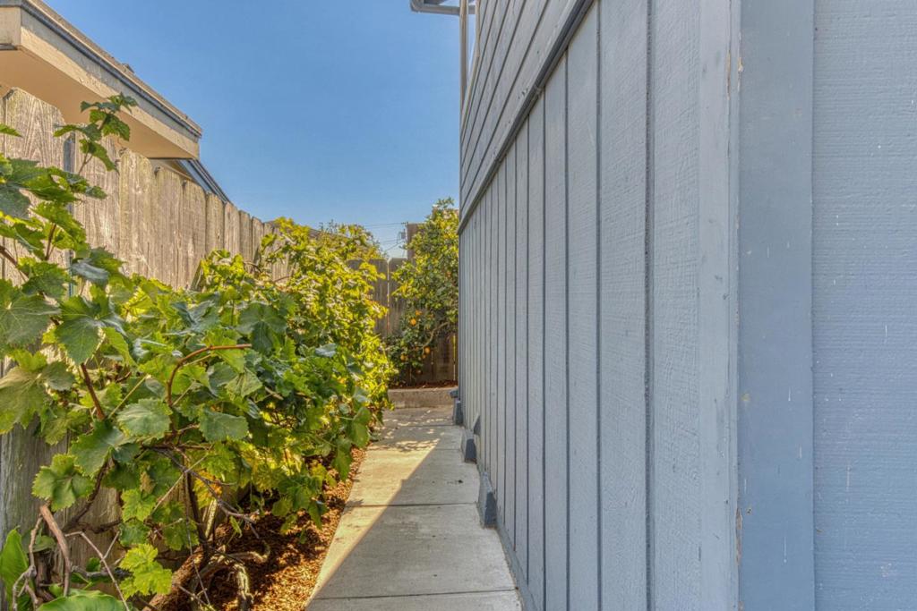 953 W Franklin Street
