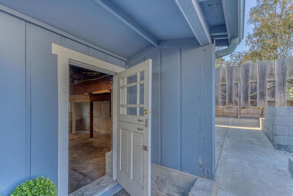 953 W Franklin Street
