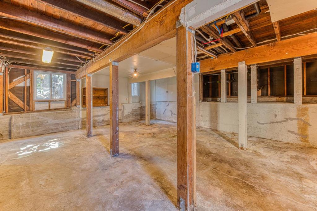 953 W Franklin Street