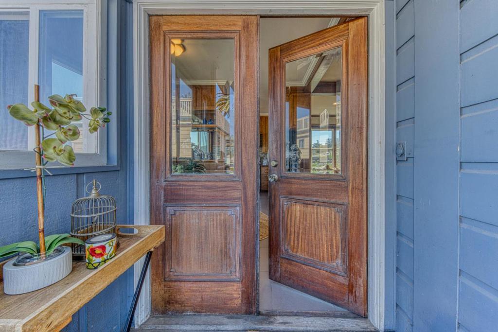 953 W Franklin Street