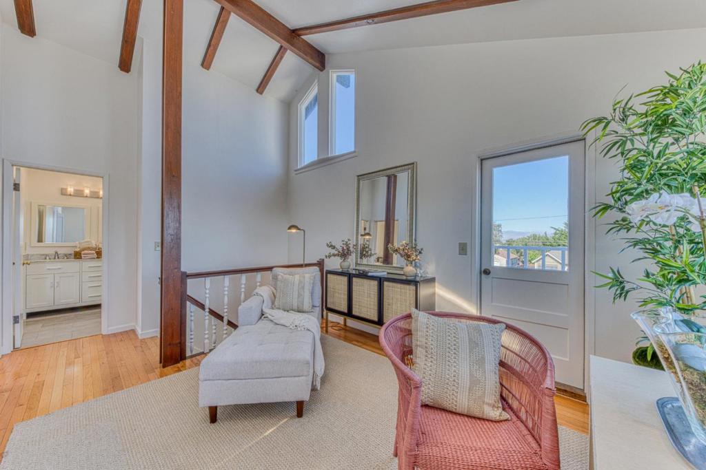 953 W Franklin Street