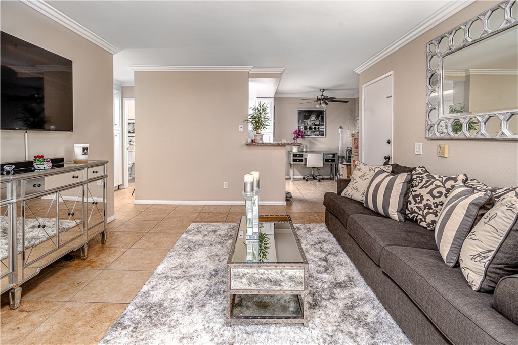 204 Woodland Parkway 217