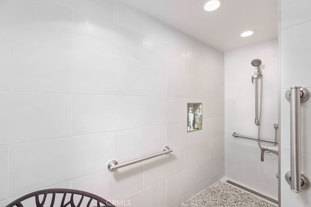 73700 Grapevine Street 6