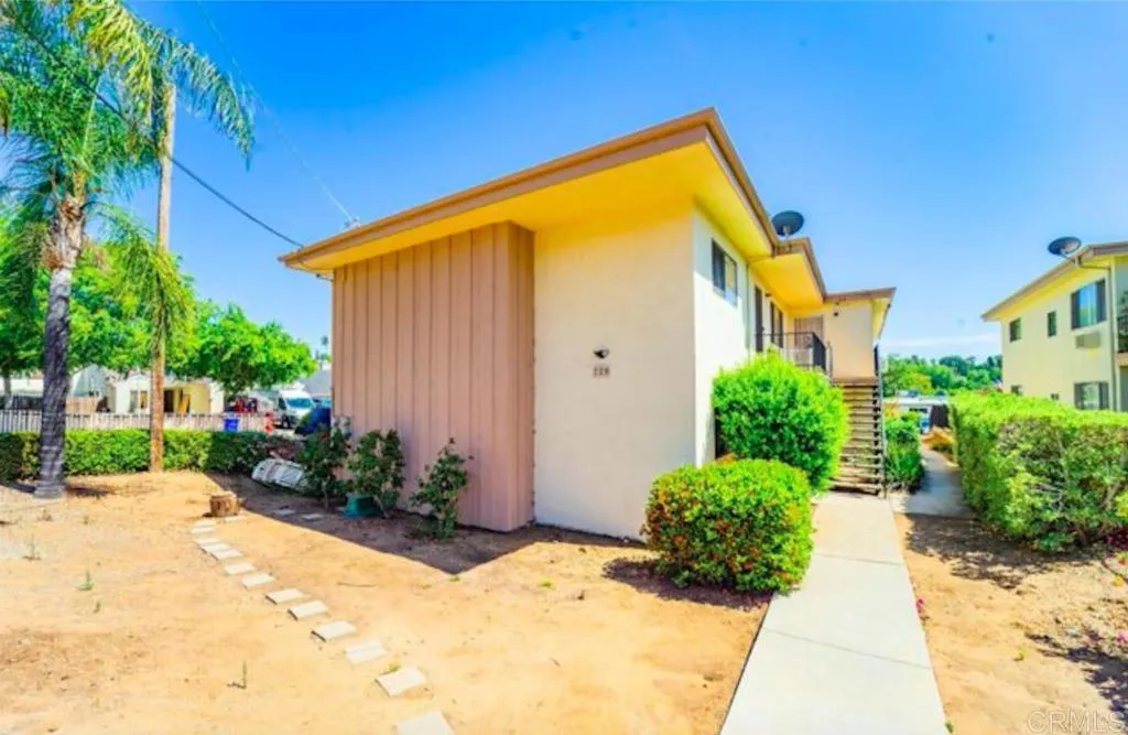 729 E Elder