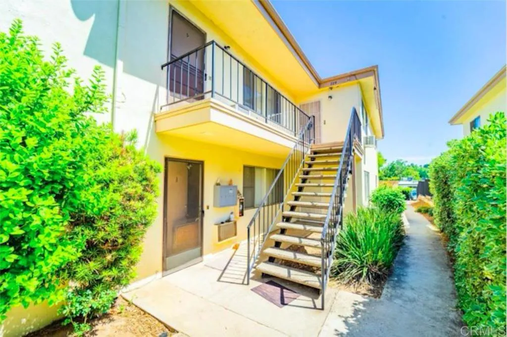 729 E Elder