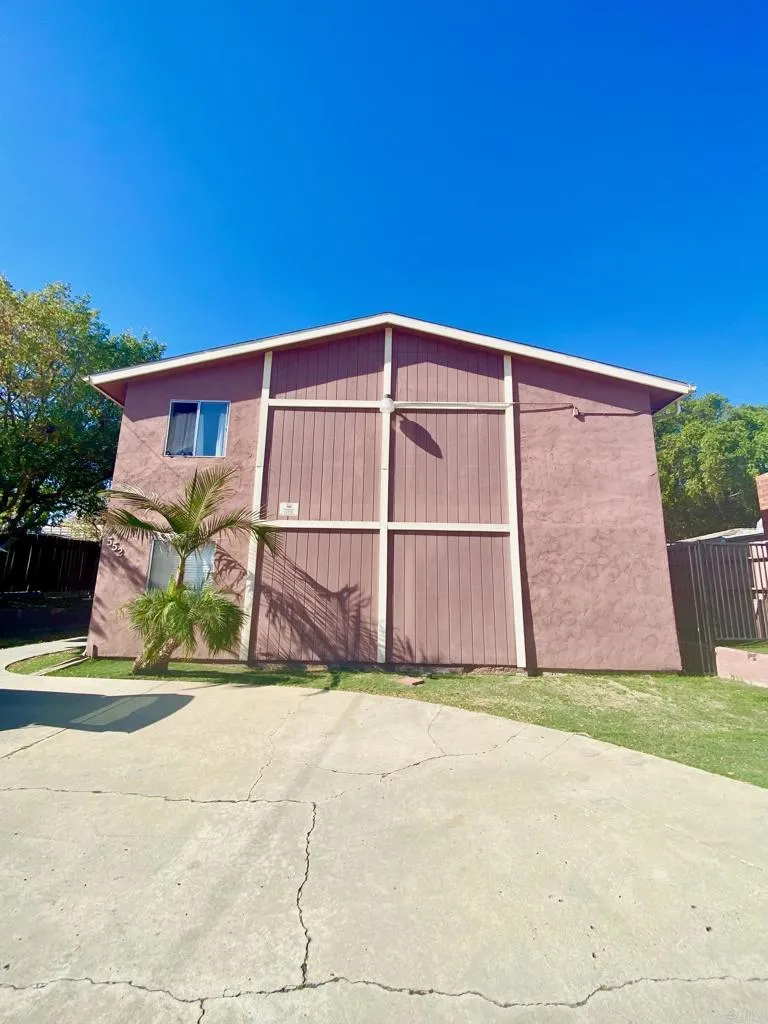 552 Millar Ave