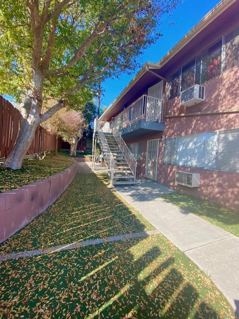 552 Millar Ave