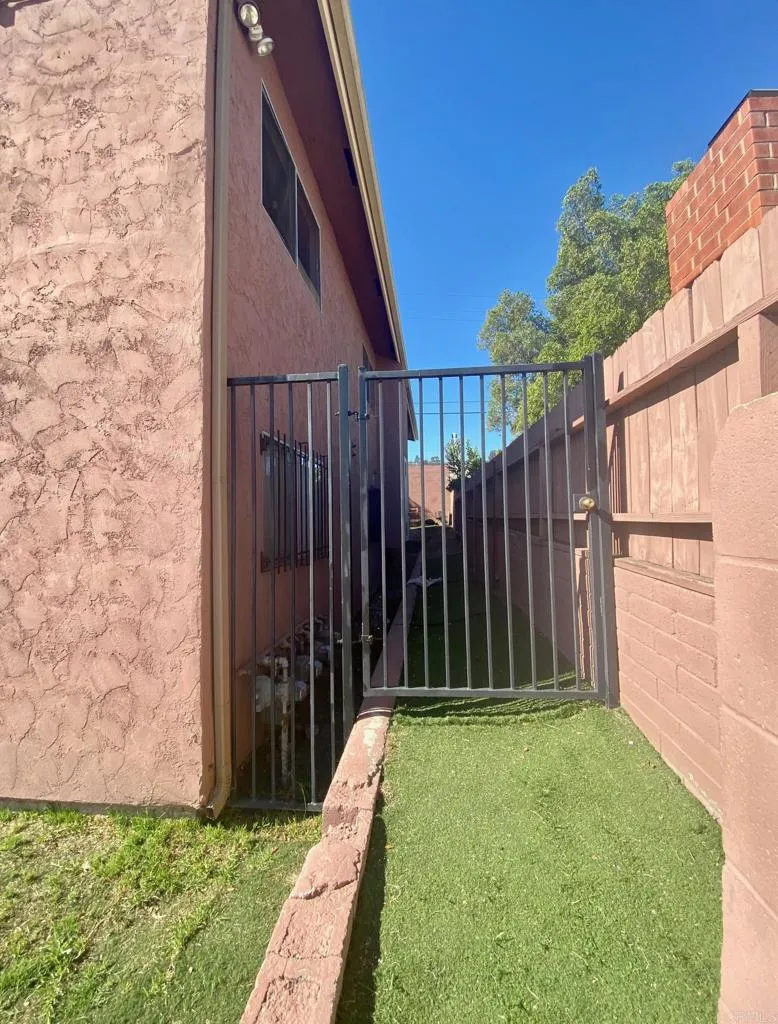 552 Millar Ave