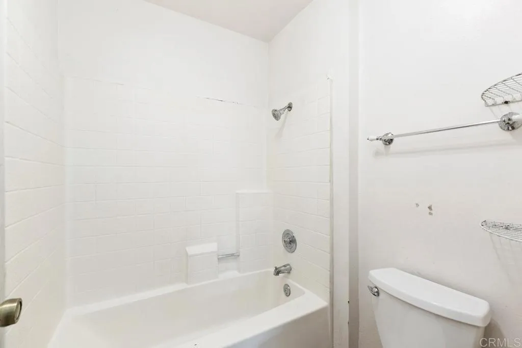 1123 Decker Street Unit: E
