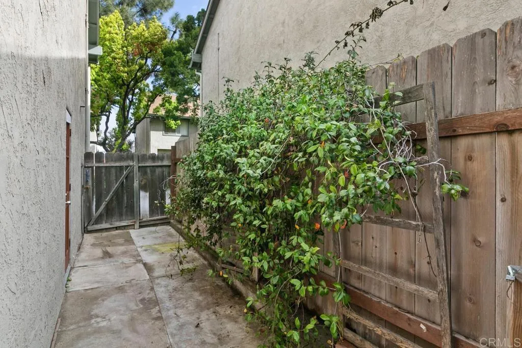 1123 Decker Street Unit: E