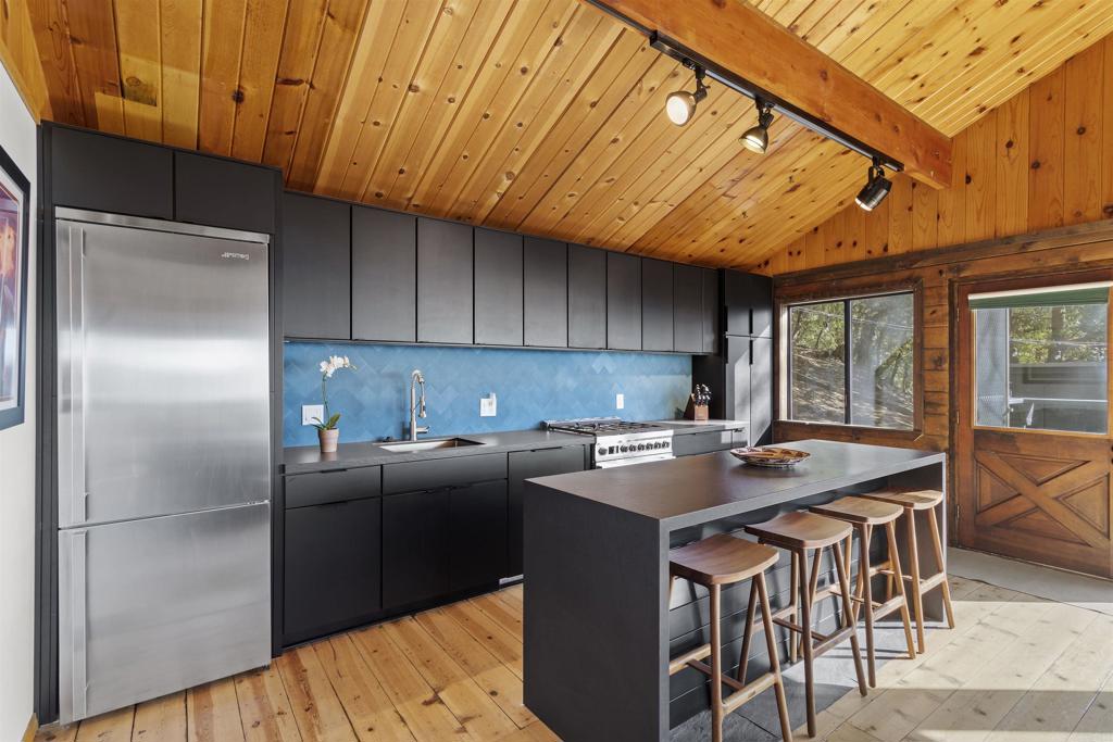 53025 Woodpecker Way