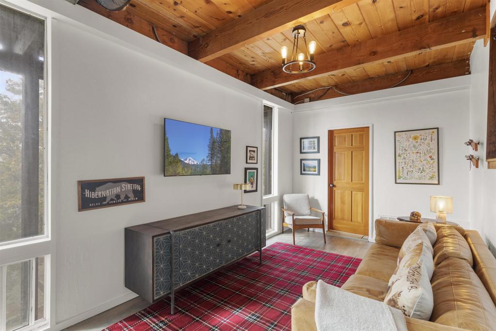 53025 Woodpecker Way