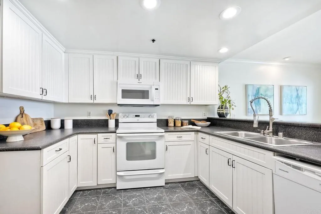 910 N Pacific Street # 11