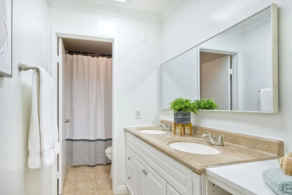 910 N Pacific Street # 11