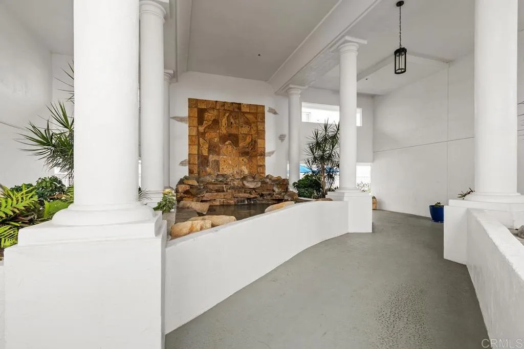 910 N Pacific Street # 11