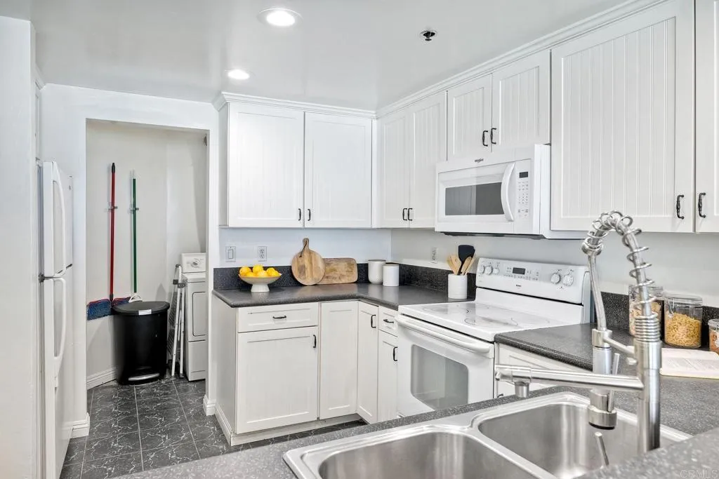 910 N Pacific Street # 11