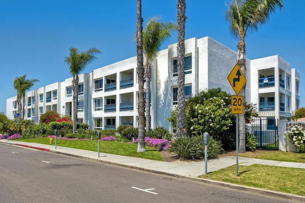 910 N Pacific Street # 11