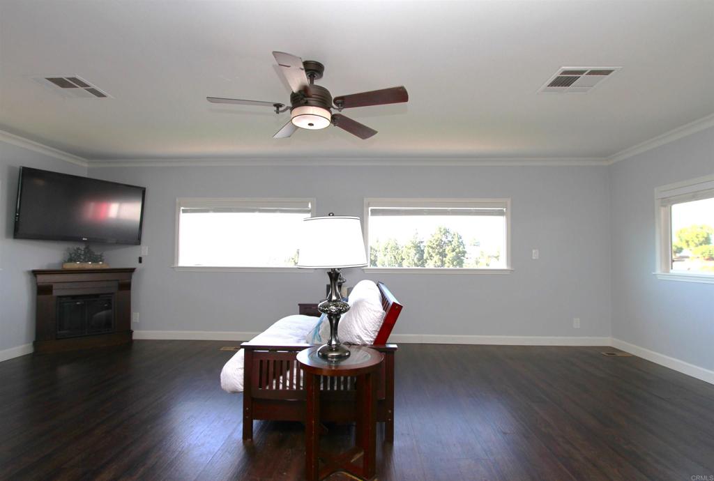 3535 Linda Vista Drive 4