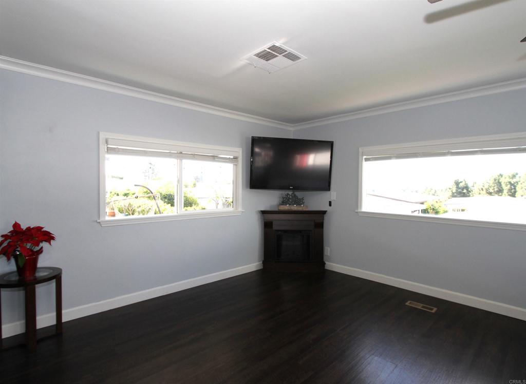 3535 Linda Vista Drive 4