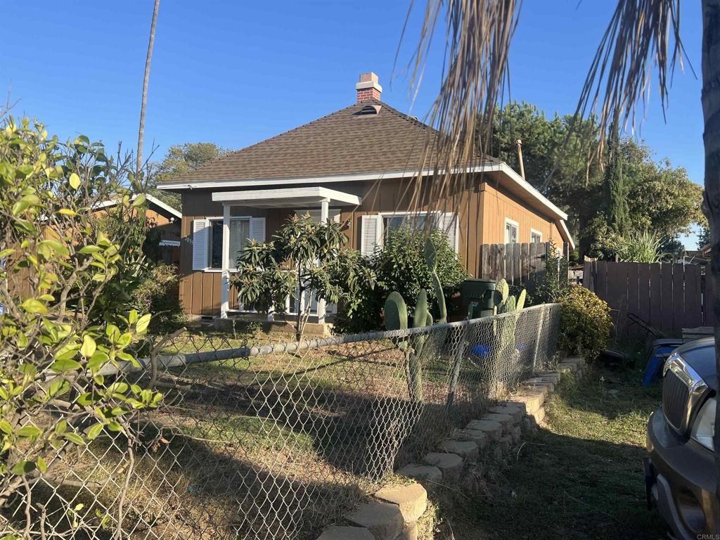 2033 E Washington Avenue