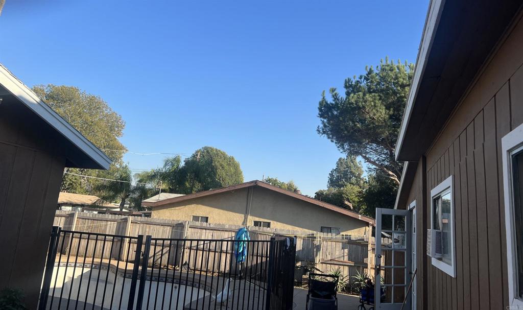 2033 E Washington Avenue