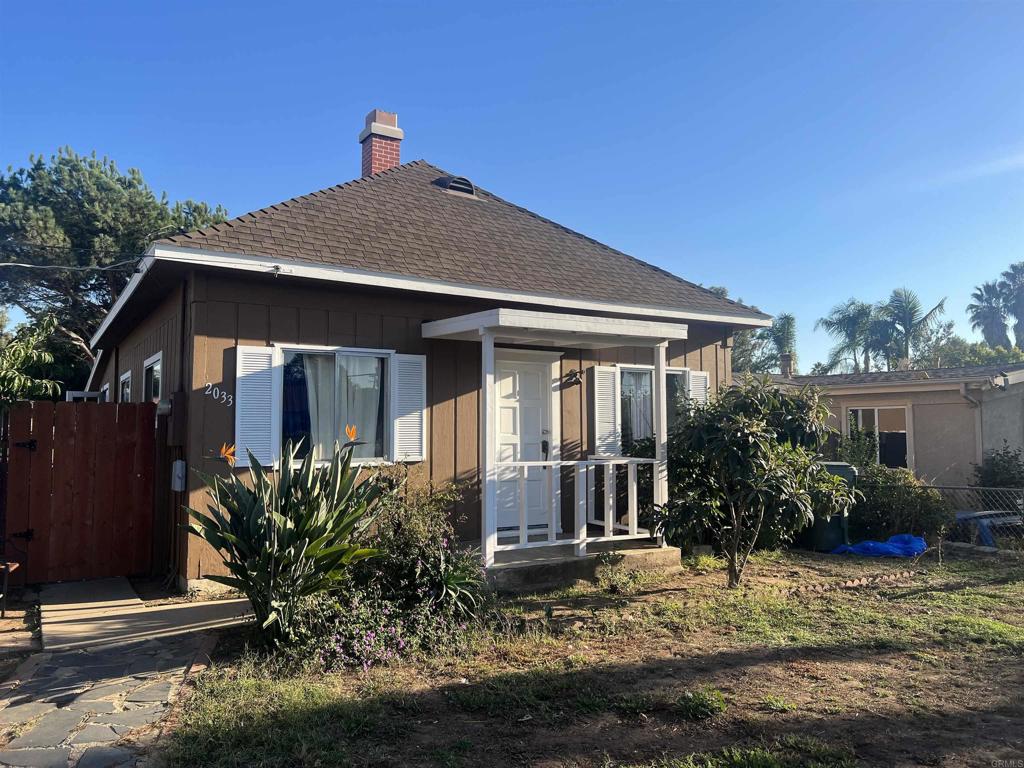 2033 E Washington Avenue