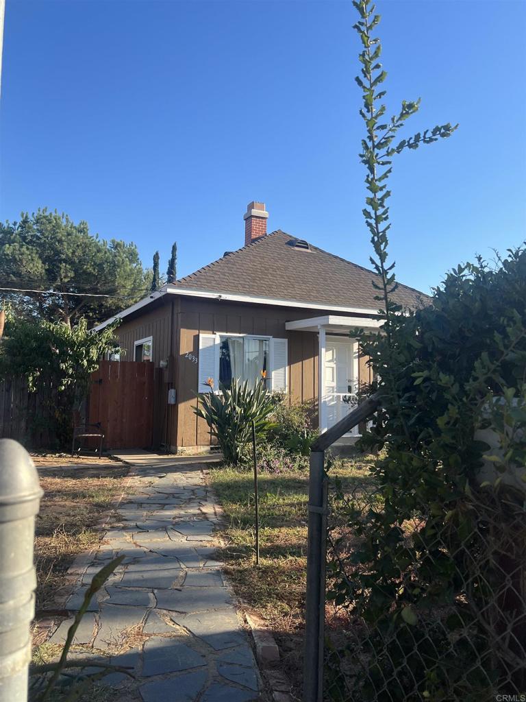 2033 E Washington Avenue