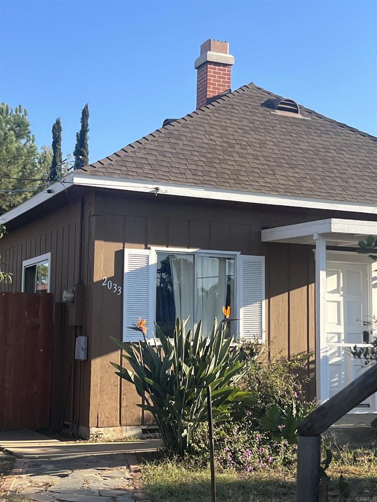 2033 E Washington Avenue