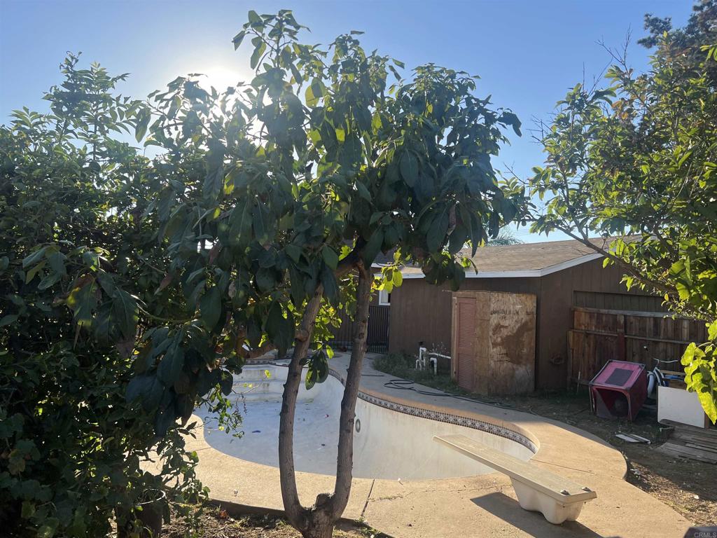 2033 E Washington Avenue