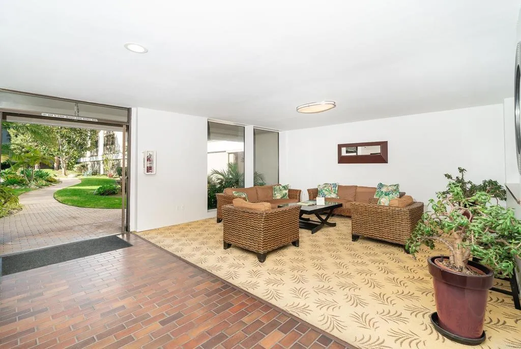 3098 Rue Dorleans # 229