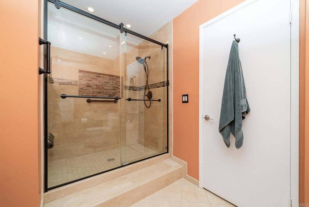 3098 RUE DORLEANS 229