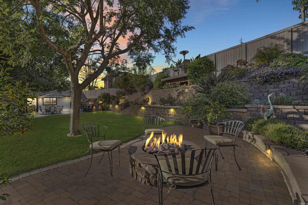 6534 Avenida Del Paraiso