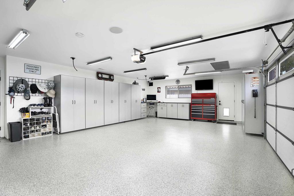 6534 Avenida Del Paraiso