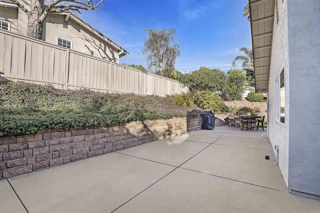 6534 Avenida Del Paraiso