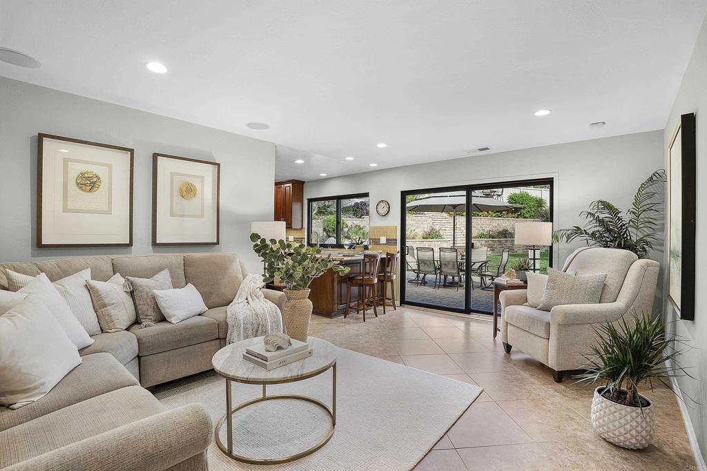 6534 Avenida Del Paraiso