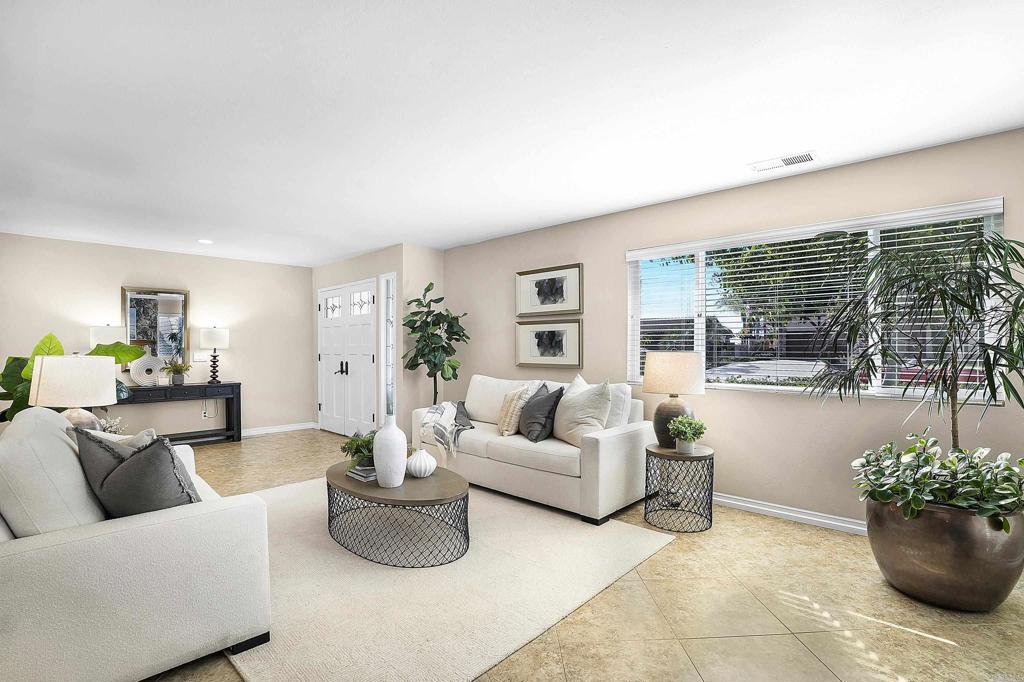 6534 Avenida Del Paraiso