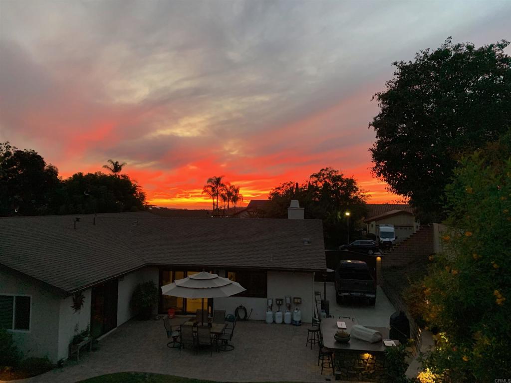 6534 Avenida Del Paraiso