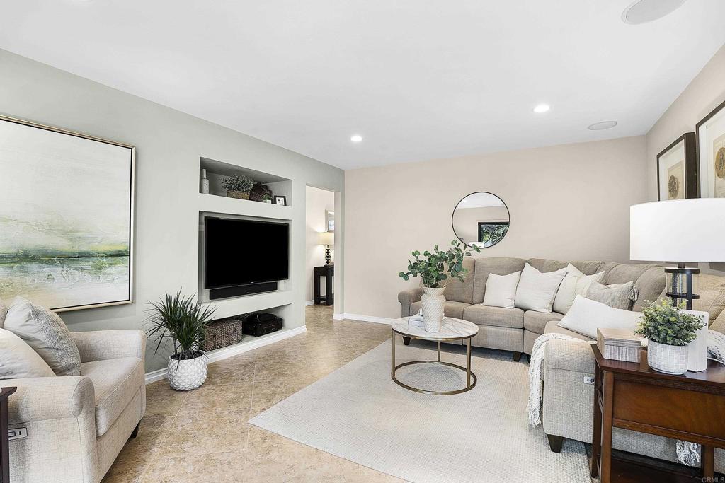 6534 Avenida Del Paraiso