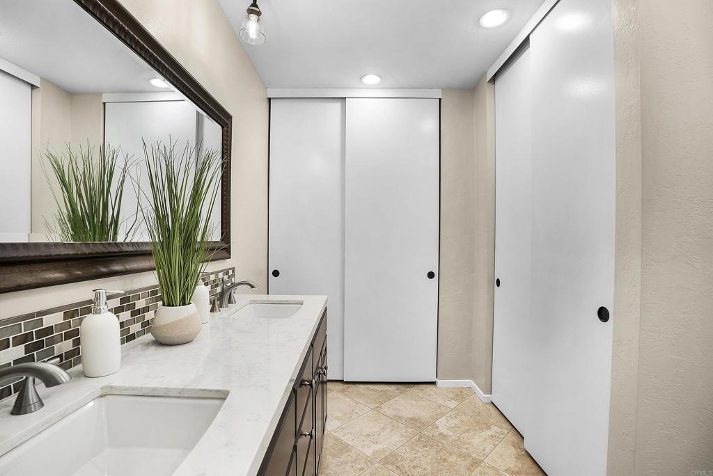 6534 Avenida Del Paraiso